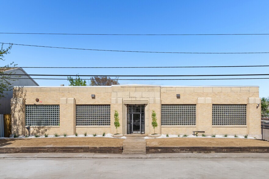More Photos Of 5611 Clinton Dr, Houston Warehouse For Lease