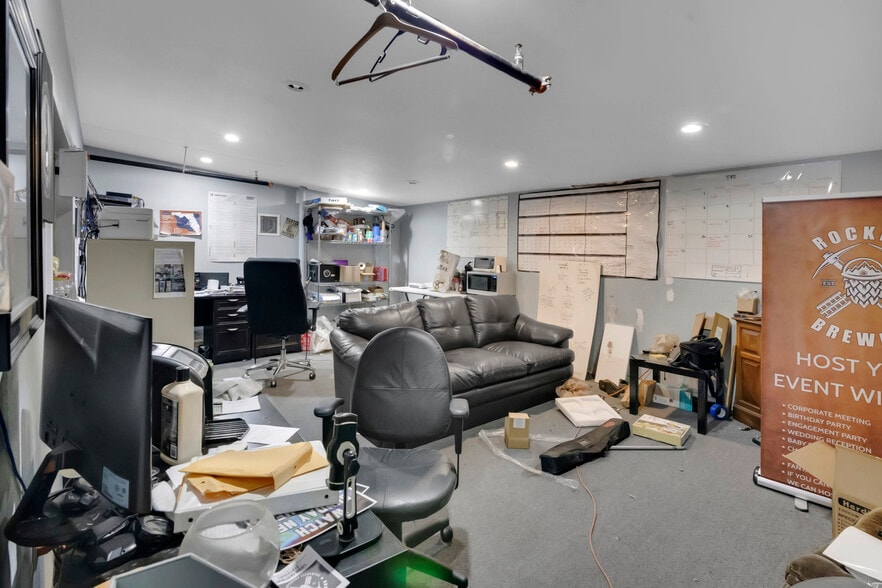 More Photos Of 10-14 W Illiana St, Orlando Warehouse For Sale