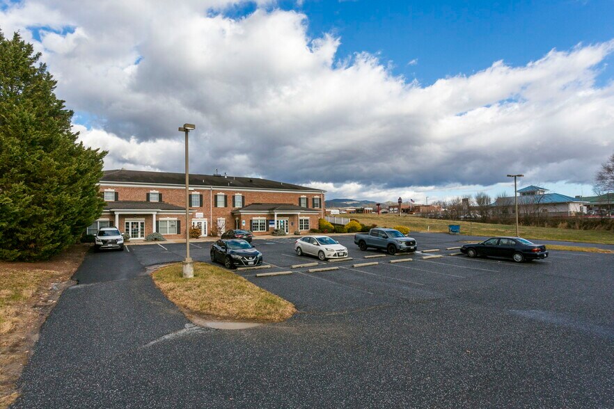 More Photos Of 9986 Spotswood Trl, Mc Gaheysville Office For Lease