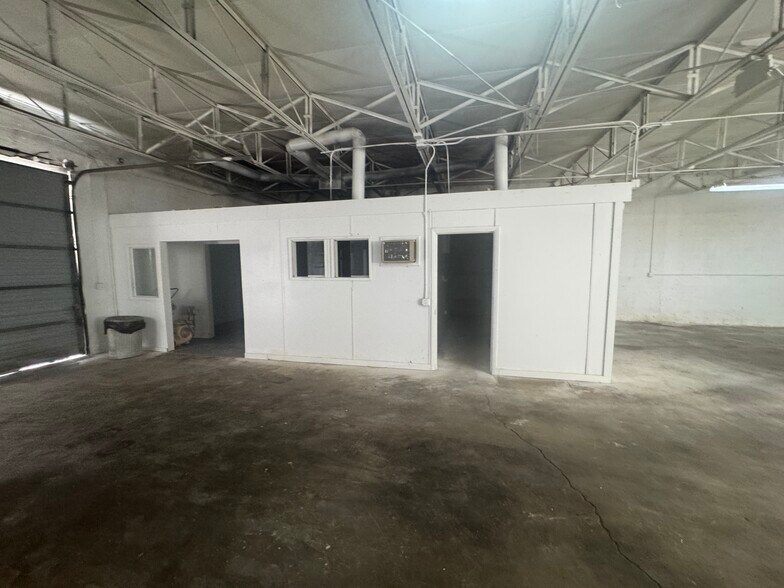 More Photos Of 14020 NW 19th Ave, Miami Warehouse For Lease