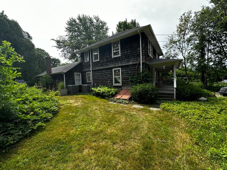 More Photos Of 144 N Main St, East Hampton Office For Lease