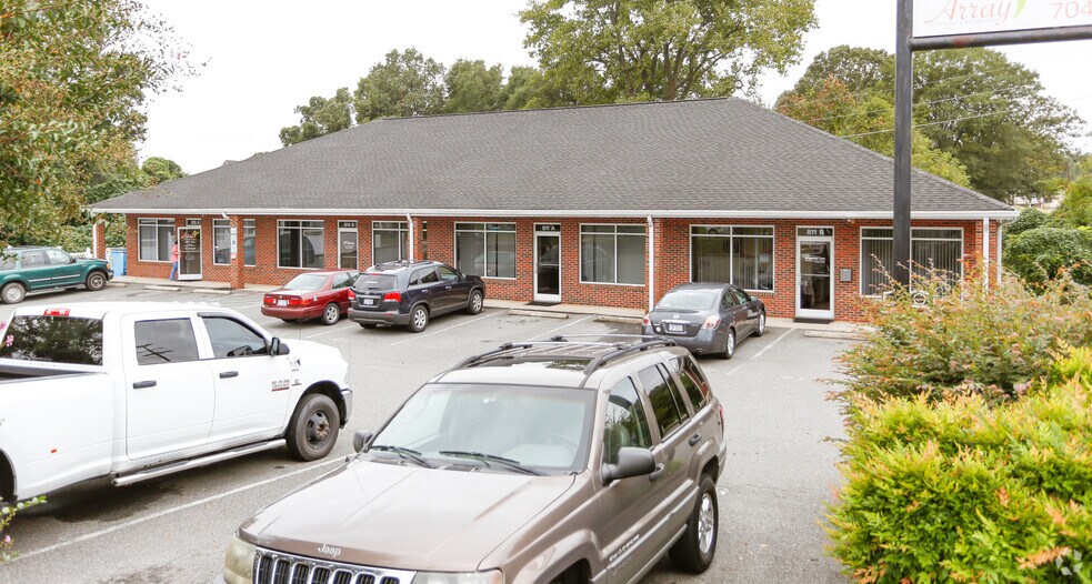 More Photos Of 811-813 S Oakland St, Gastonia Medical For Lease