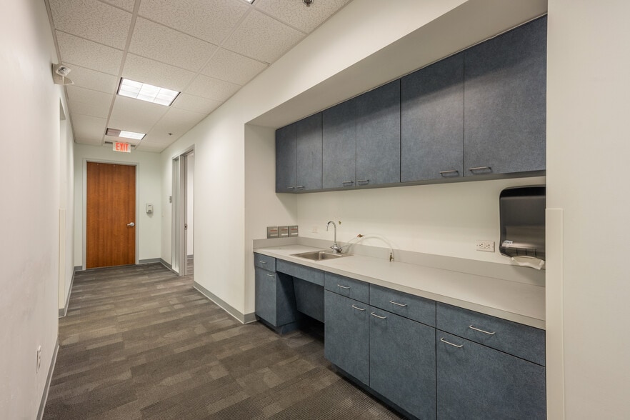 More Photos Of 5555 Northwest Pky, San Antonio Office For Lease