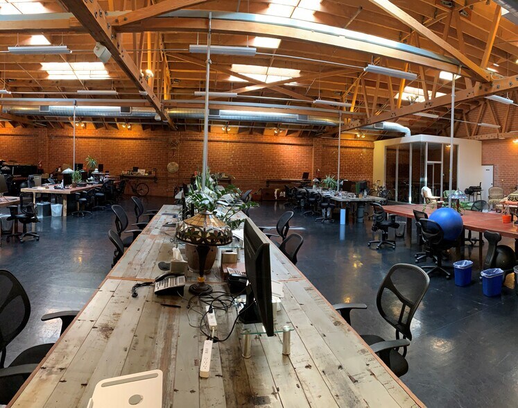 More Photos Of 8557 Higuera St, Culver City Light Distribution For Lease