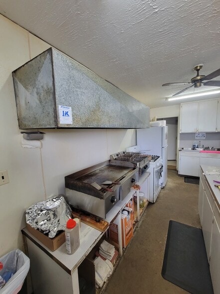 More Photos Of 1102 W. North St, Louise Restaurant For Sale