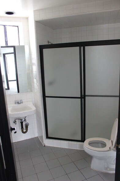 More Photos Of 925 Wilshire Blvd, Santa Monica Unknown For Lease