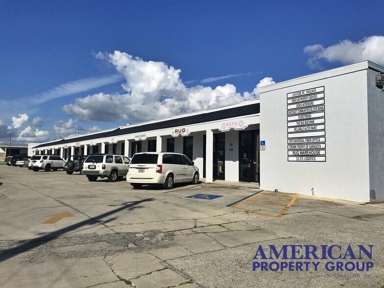 More Photos Of 6111-6121 Clark Center Ave, Sarasota Showroom For Lease