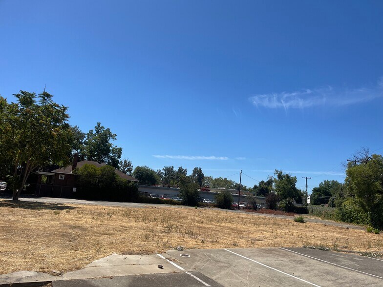 More Photos Of 2040 Stockton Blvd, Sacramento Land For Sale
