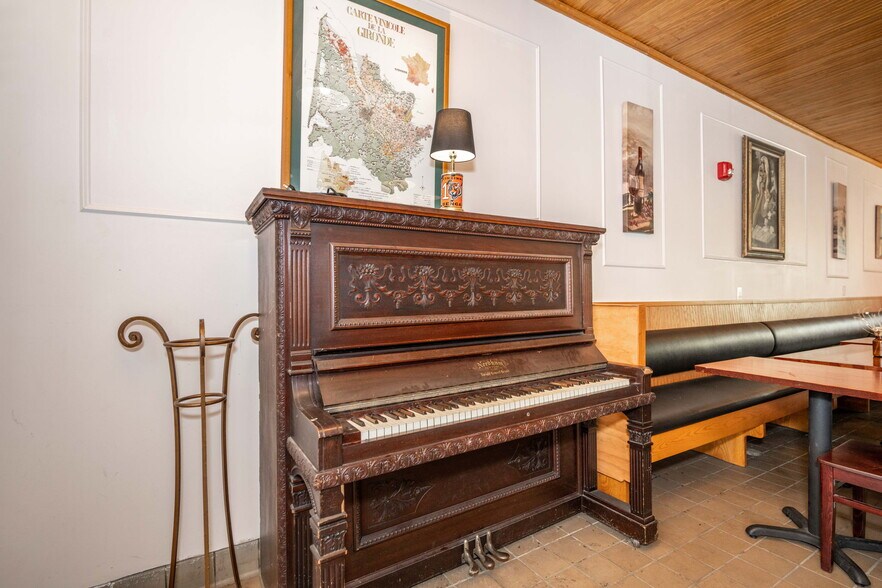 More Photos Of 2015 Madison rd, Cincinnati Storefront Retail Residential For Lease