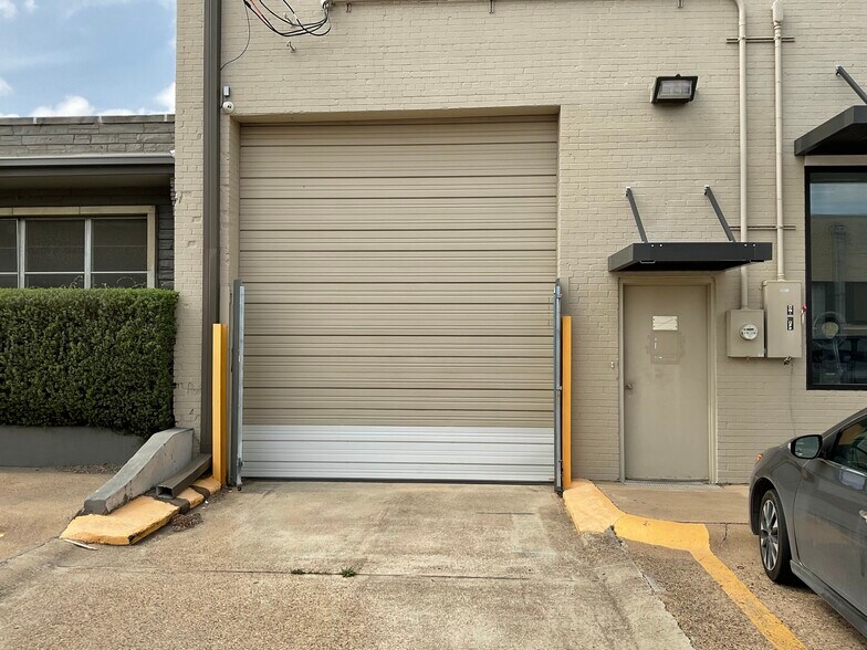 More Photos Of 147 Pittsburg St, Dallas Showroom For Lease