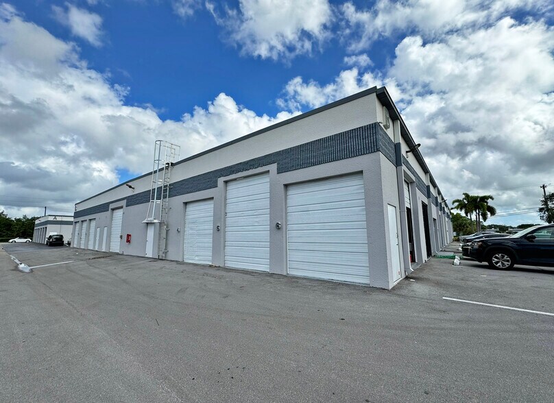 More Photos Of 3111 Fortune Way, Wellington Warehouse For Lease