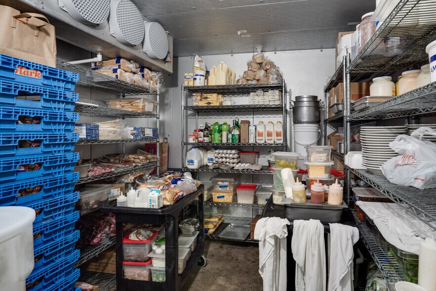 More Photos Of 109 N Main St, Henrietta Specialty For Sale
