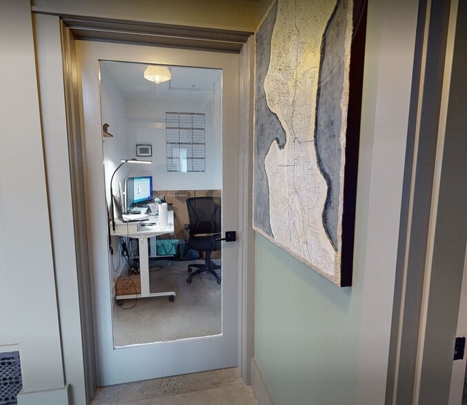 More Photos Of 1464 49th St NW, Seattle Office For Sale