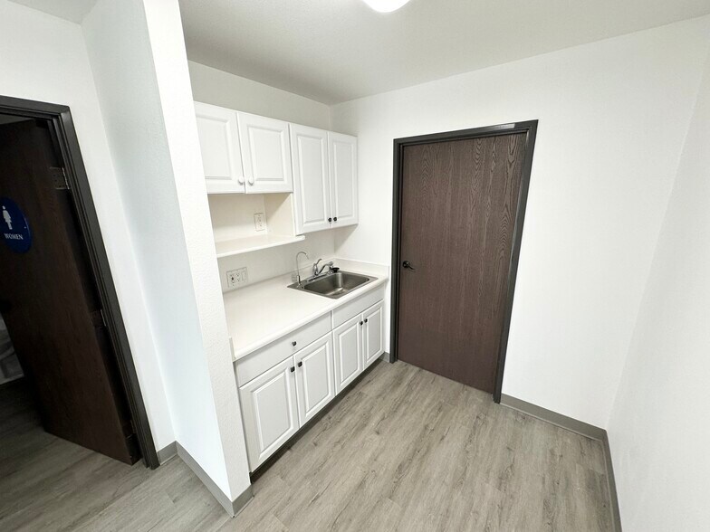 More Photos Of 2700 S Main St, Santa Ana Light Manufacturing For Lease