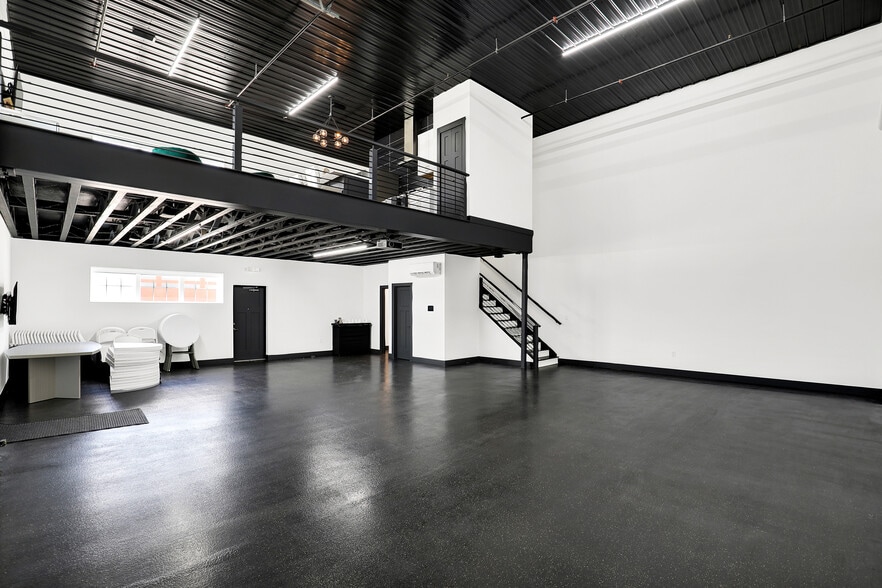 More Photos Of 17725 Motor District Cir, Carmel Showroom For Sale