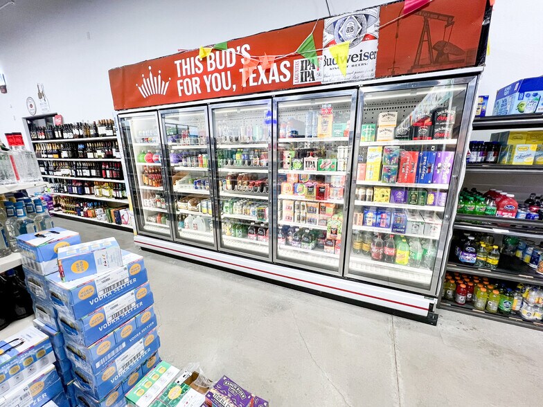 More Photos Of 6409 N Big Spring St, Midland Storefront For Sale