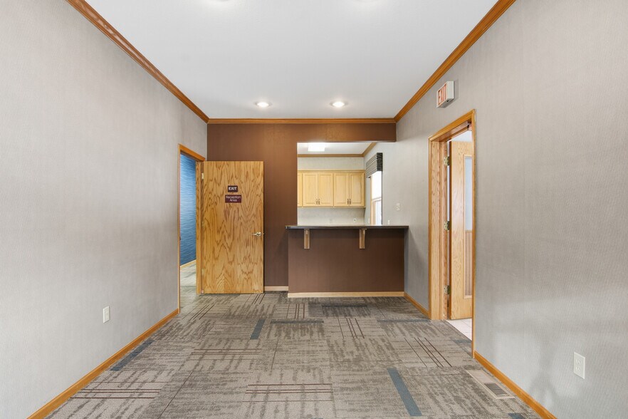 More Photos Of 1813 Wilson St, Menomonie Medical For Sale