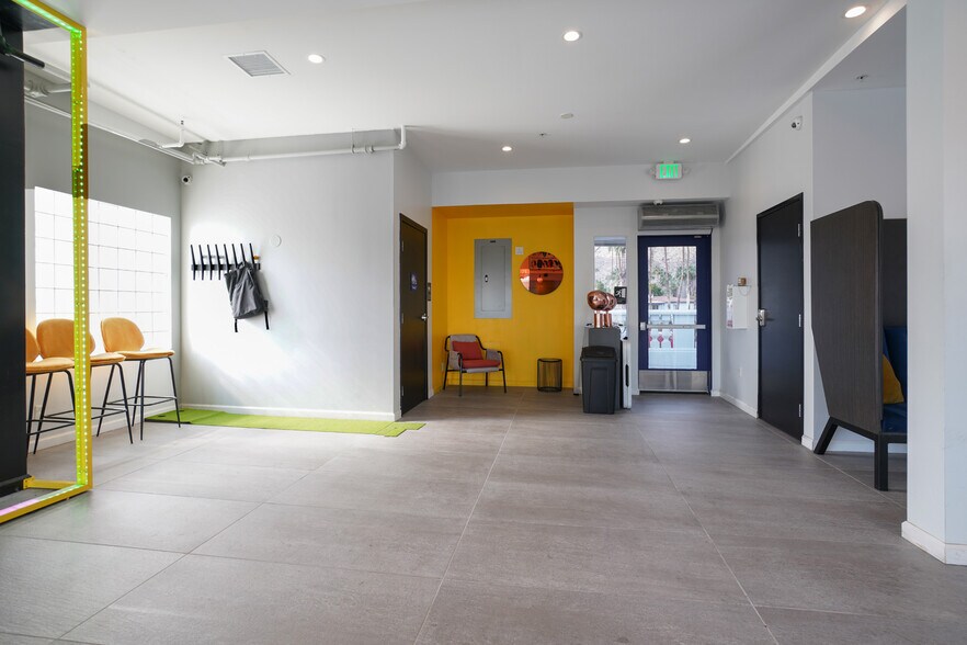 More Photos Of 353 S Palm Canyon Dr, Palm Springs Medical For Sale