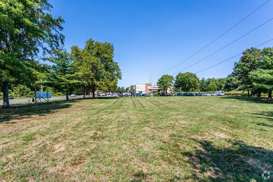 More Photos Of 337 Applegarth Rd, Monroe Township Unknown For Lease