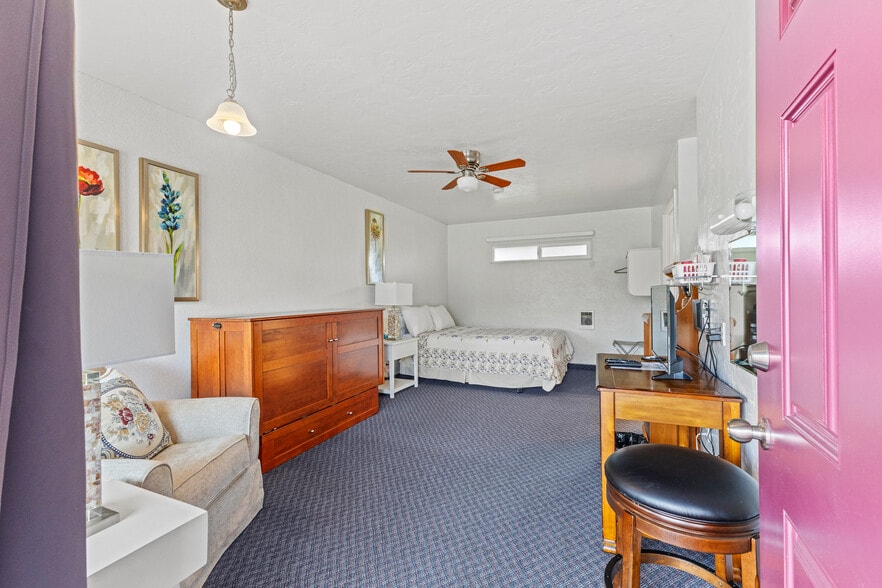 More Photos Of 787 N Central Blvd, Coquille Hotel For Sale