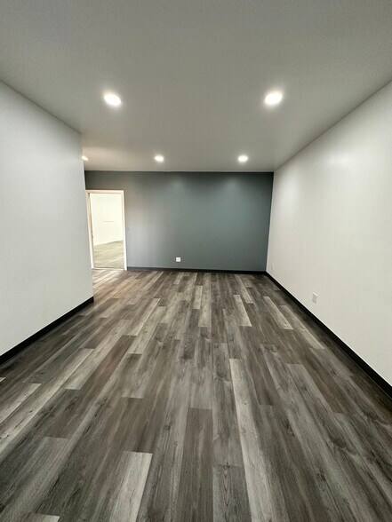 More Photos Of 16001 S San Pedro St, Gardena Warehouse For Lease