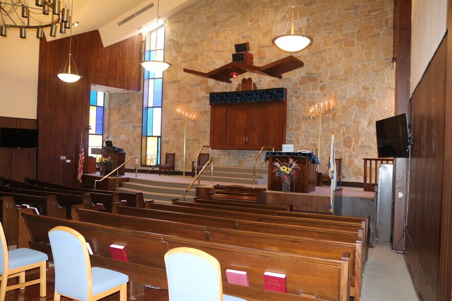 More Photos Of 1140 Governor St, Springfield Religious Facility For Sale