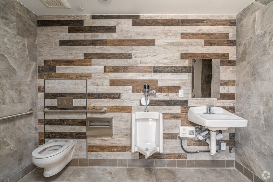 More Photos Of 9668 Sunland Blvd, Shadow Hills Medical For Lease