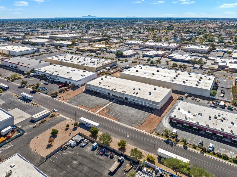 More Photos Of 819 W Fairmont Dr, Tempe Warehouse For Lease