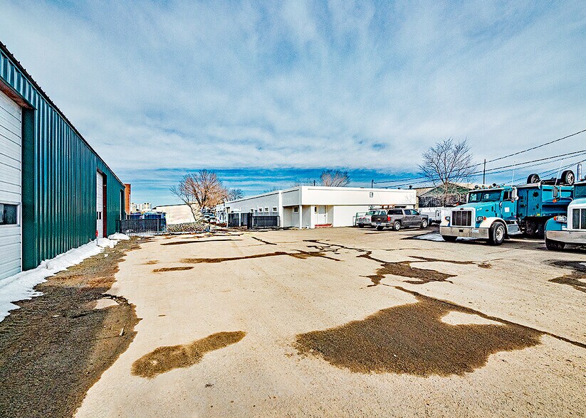 More Photos Of 910 Glendale Ave, Sparks Showroom For Sale