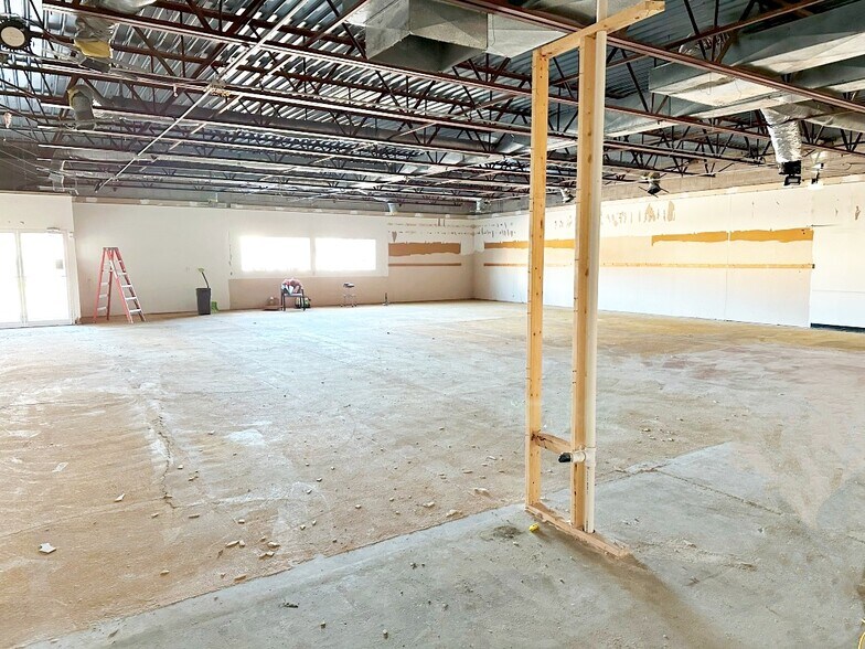 More Photos Of 123 E Gardiner St, Valley Restaurant For Sale