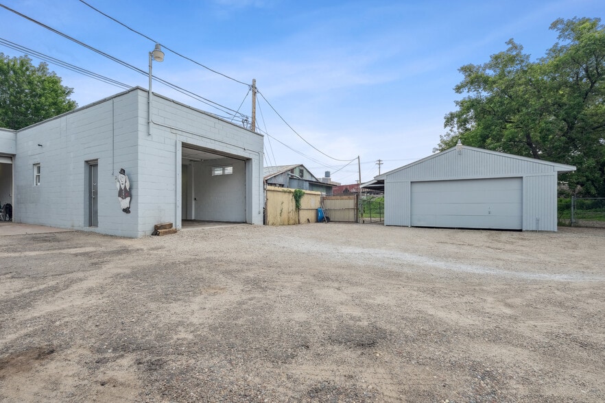 More Photos Of 714 18 1/2 Ave NE, Minneapolis Service For Lease