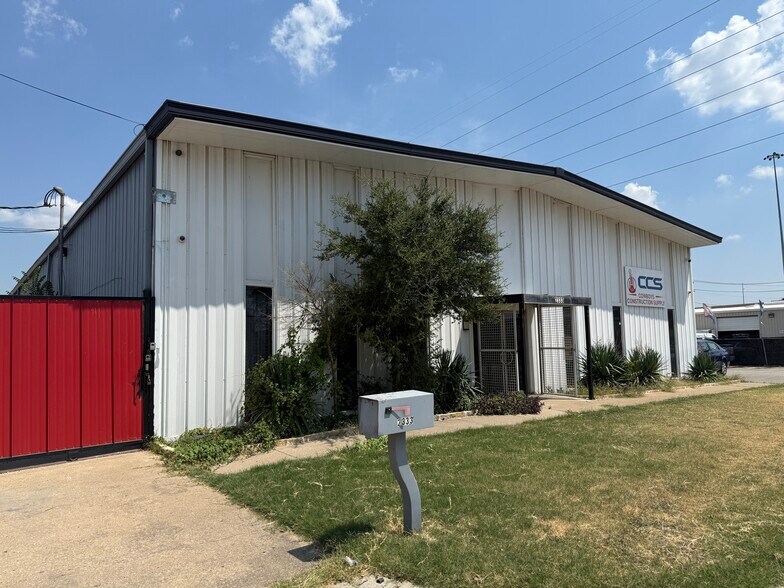 More Photos Of 2333 Joe Field Rd, Dallas Light Manufacturing For Lease