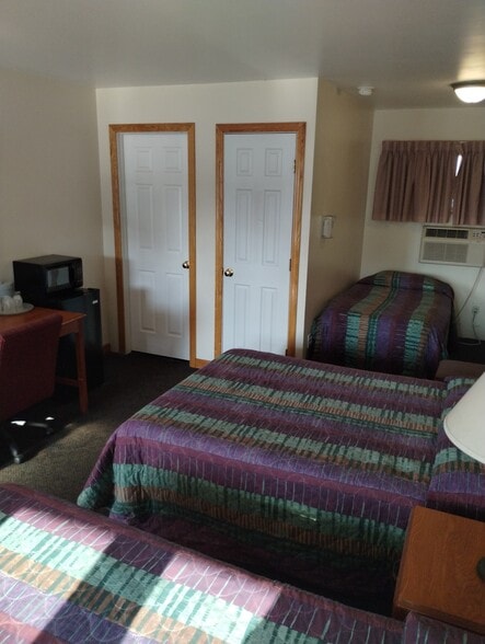 More Photos Of 3107 W Lake Rd, Erie Hotel For Sale