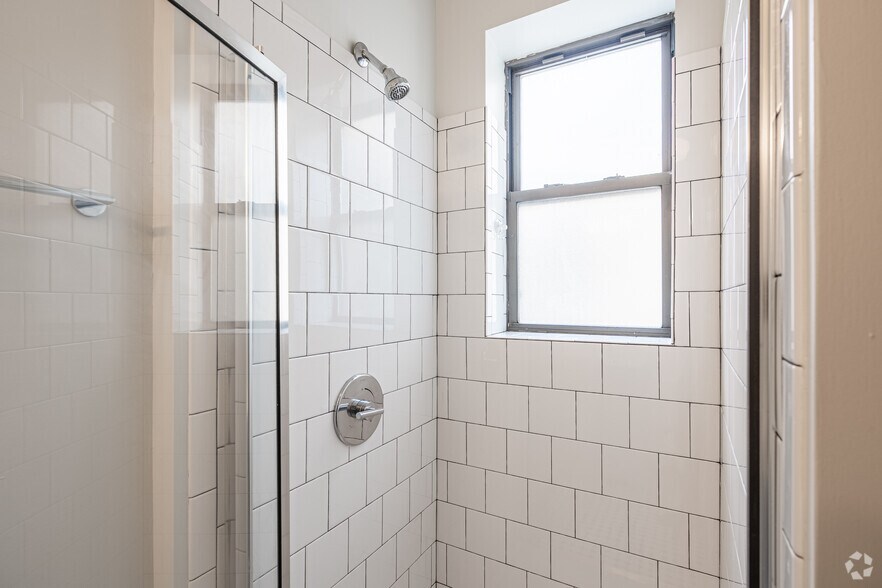 More Photos Of 6805 N Sheridan Rd, Chicago Apartments For Lease