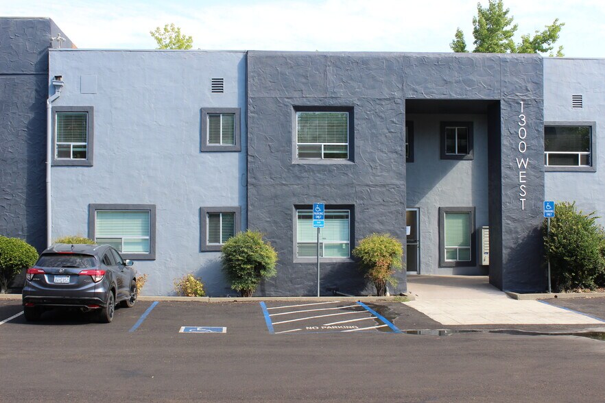 More Photos Of 1300 West St, Redding Office For Lease