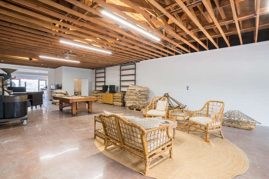 More Photos Of 1529 W Pacific Coast Hwy, Long Beach Storefront For Sale