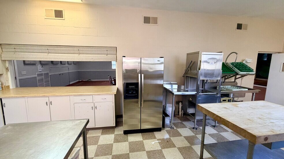 More Photos Of 195 New Market Rd, Tryon Religious Facility For Sale