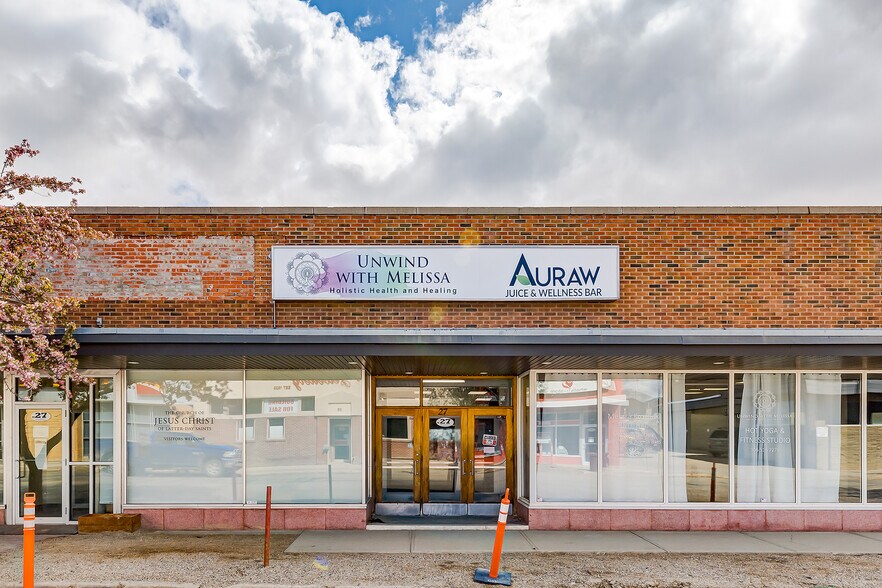 More Photos Of 27 Second Av N, Yorkton Storefront For Lease