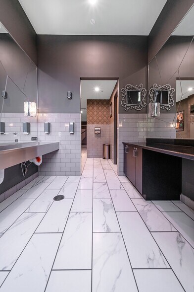 More Photos Of 110 2nd Ave N, Nashville Storefront For Sale