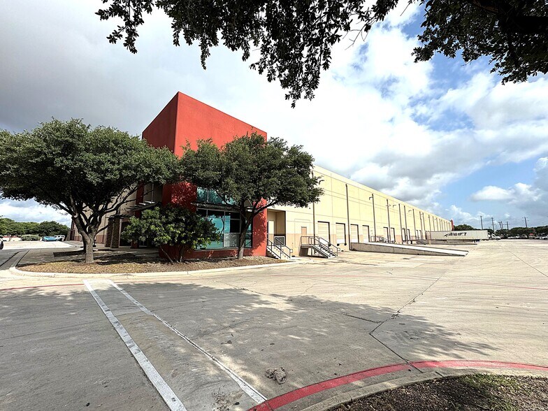 More Photos Of 3005-3031 Interstate Dr, San Antonio Unknown For Lease