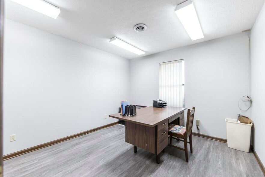 More Photos Of 231 Riverview, Oglethorpe Office For Sale