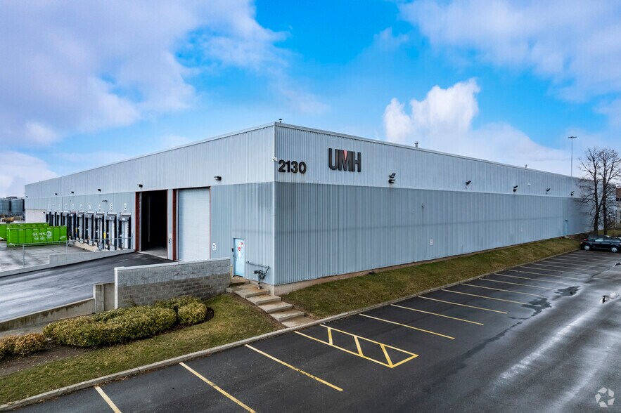 More Photos Of 2130 South Service Rd W, Oakville Warehouse For Lease