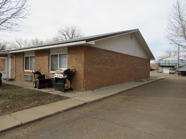 More Photos Of 211 1st St Ne, Halliday Hotel For Sale