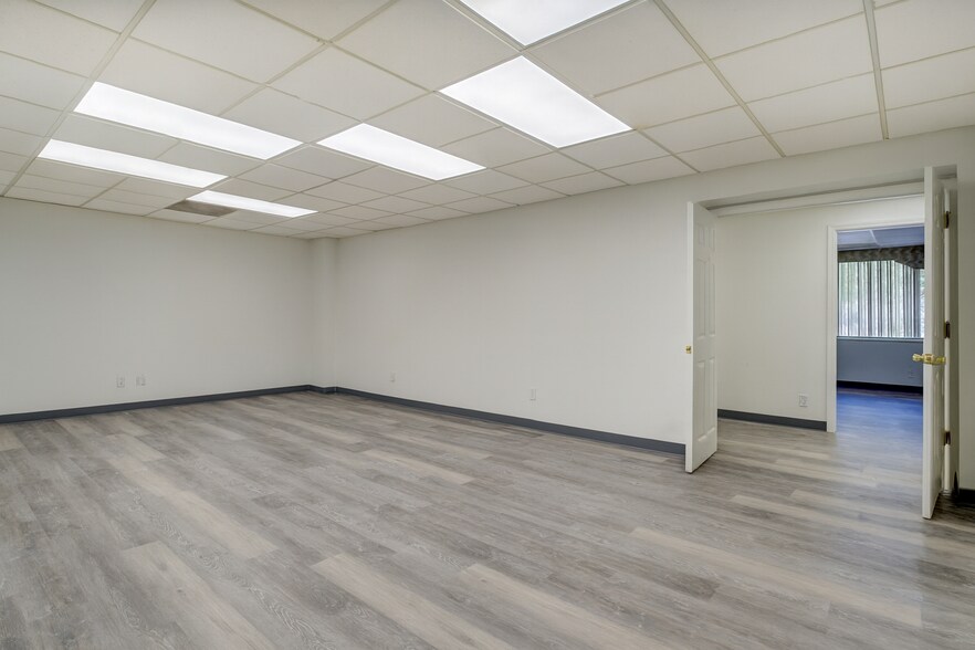 More Photos Of 5521 Collins Blvd, Austell Warehouse For Lease