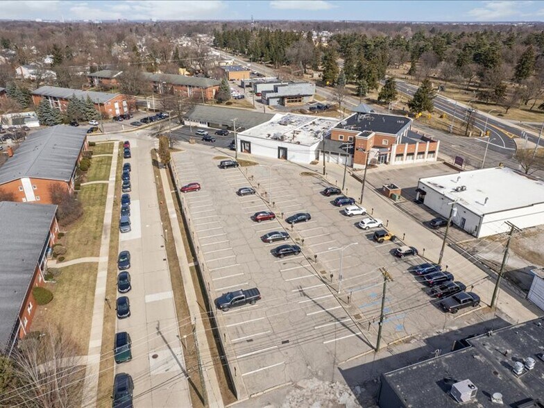 More Photos Of 1107 Crooks Rd, Royal Oak Storefront For Sale