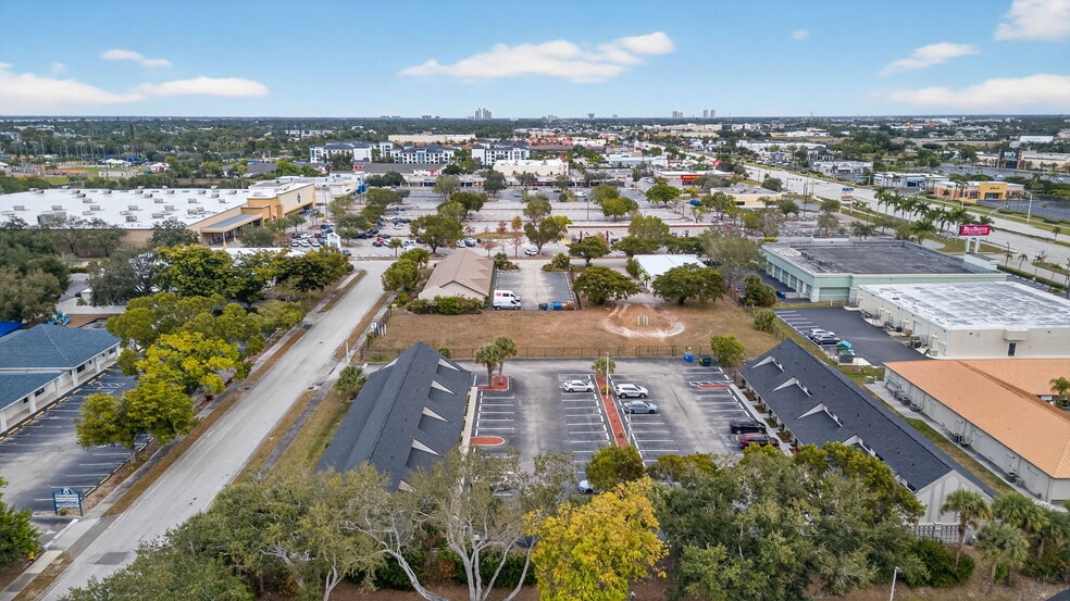 More Photos Of 5235 Ramsey Way, Fort Myers Office For Sale
