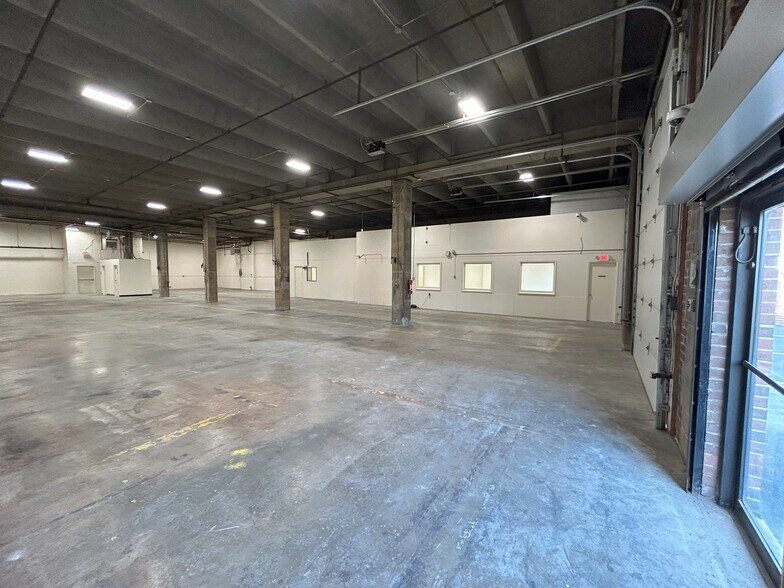 More Photos Of 3800-3842 West St, Landover Warehouse For Lease