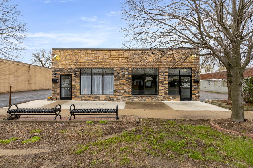 More Photos Of 25033-25037 W Warren St, Dearborn Heights Freestanding For Lease