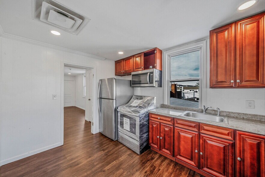 More Photos Of 35 W Main St, Smithtown Storefront Retail Office For Sale