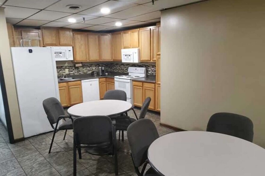 More Photos Of 1121 W Kentucky St, Louisville Distribution For Sale